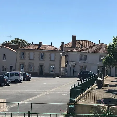 Place Au Repos * Mouilleron-en-Pareds